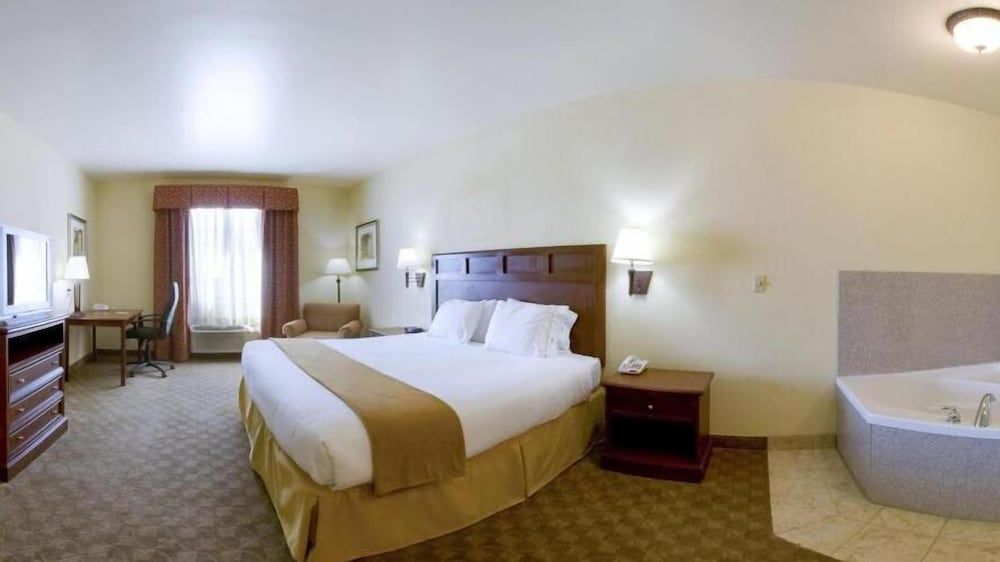 Holiday Inn Express & Suites Levelland by IHG 3