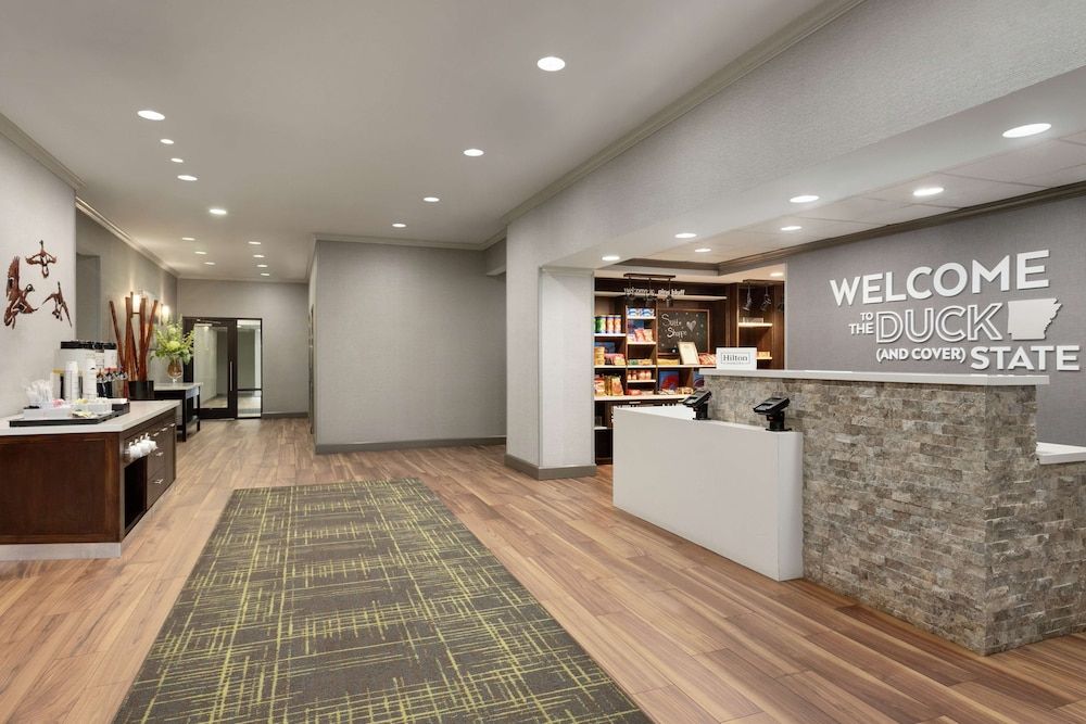 Hampton Inn and Suites Pine Bluff 2