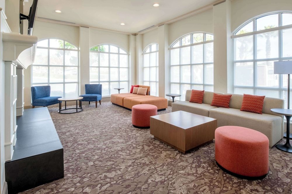 Hilton Garden Inn Fontana 2