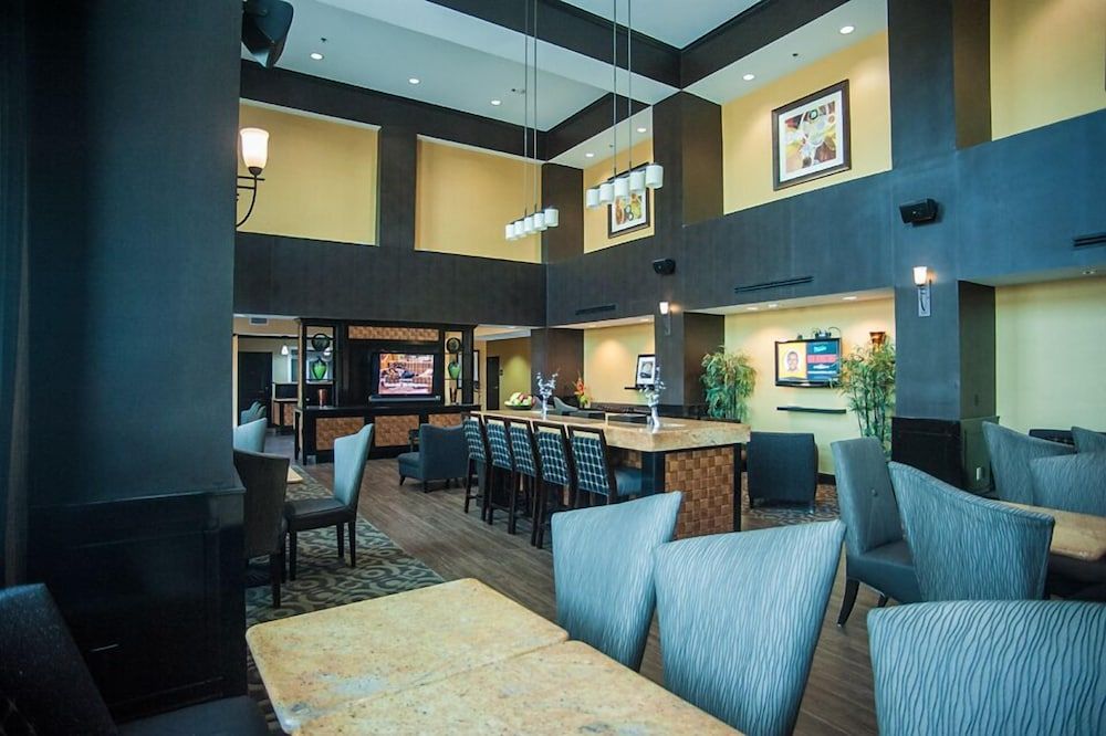 Hampton Inn & Suites Palestine 3