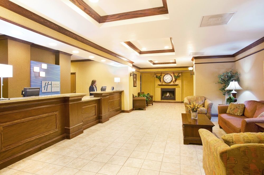 Holiday Inn Express & Suites Mattoon by IHG 3