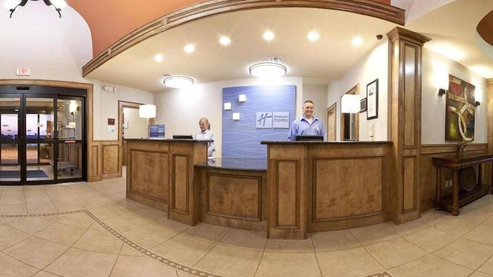 Holiday Inn Express & Suites Kingsville by IHG 2