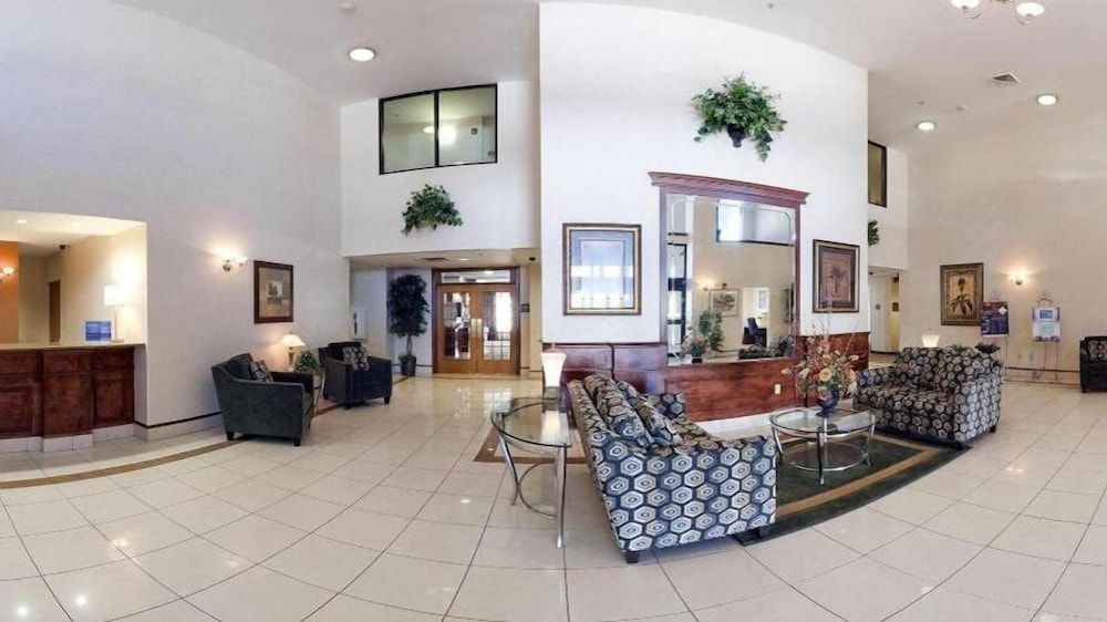 La Quinta Inn & Suites by Wyndham Meridian 2