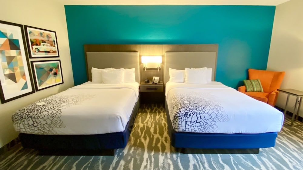 La Quinta Inn & Suites by Wyndham Kokomo 3