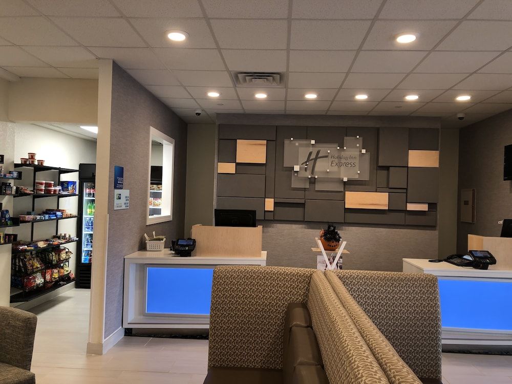Holiday Inn Express Metropolis by IHG 3