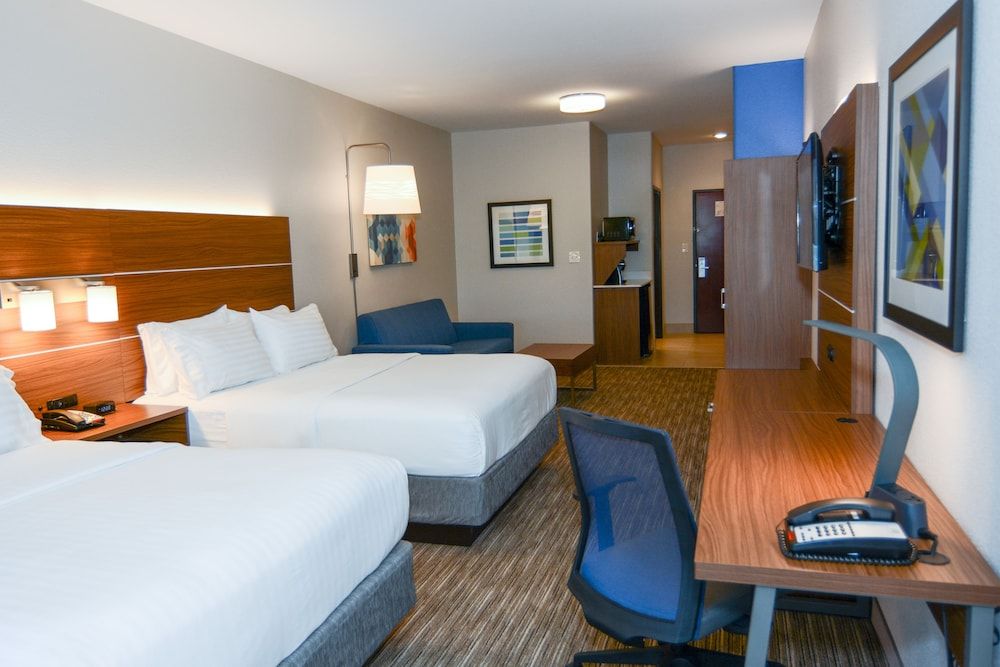 Holiday Inn Express & Suites New Boston by IHG 3