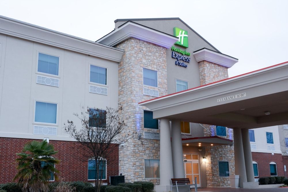 Holiday Inn Express & Suites New Boston by IHG 2 estrellas en New Boston