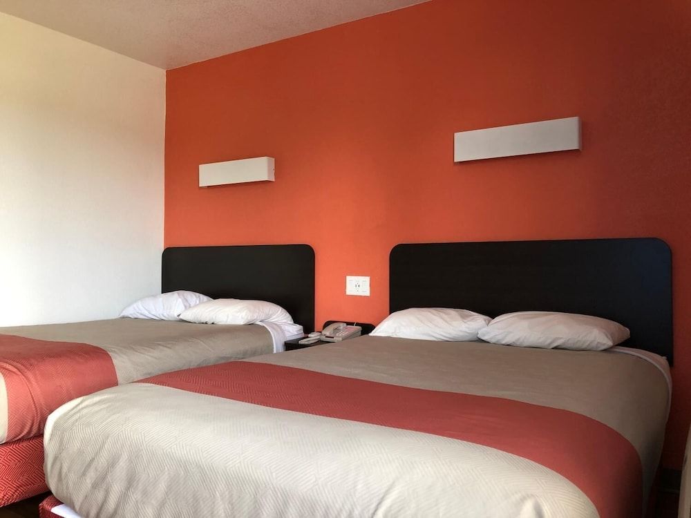 Motel 6 Clute, TX 2