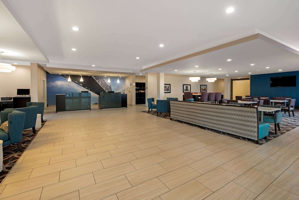 La Quinta Inn & Suites by Wyndham West Monroe 2