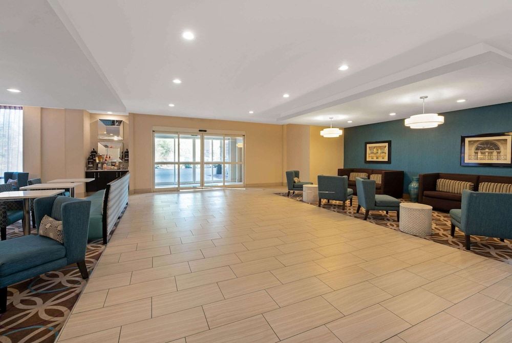 La Quinta Inn & Suites by Wyndham West Monroe 3