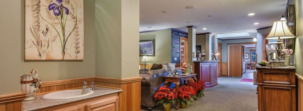 The Wild Iris Inn 2