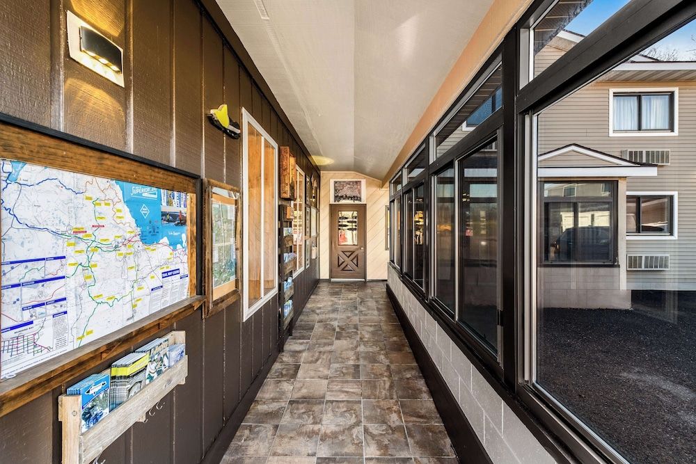 Americas Best Value Inn Marquette 2