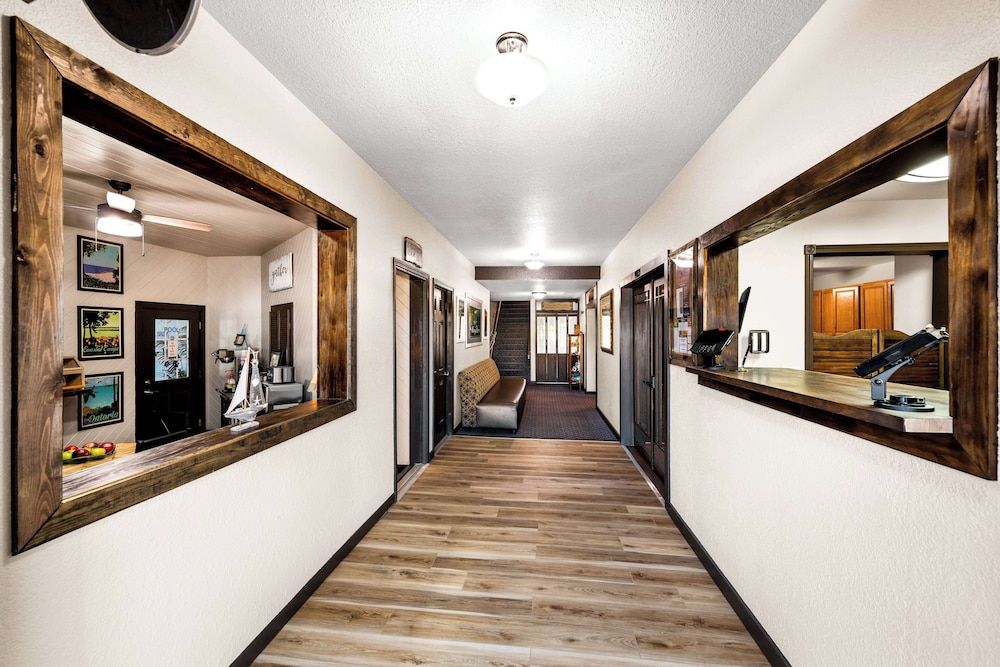 Americas Best Value Inn Marquette 3