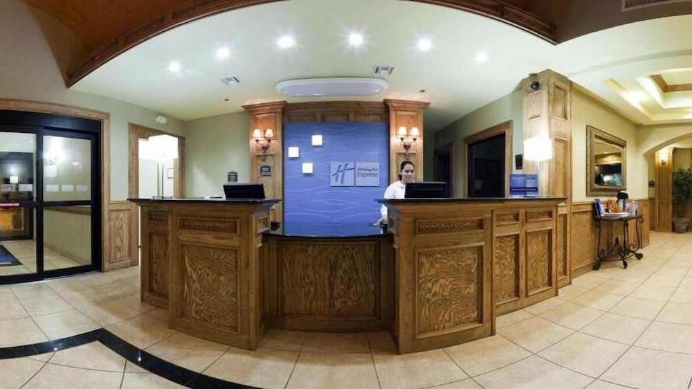 Holiday Inn Express & Suites Zapata by IHG 2