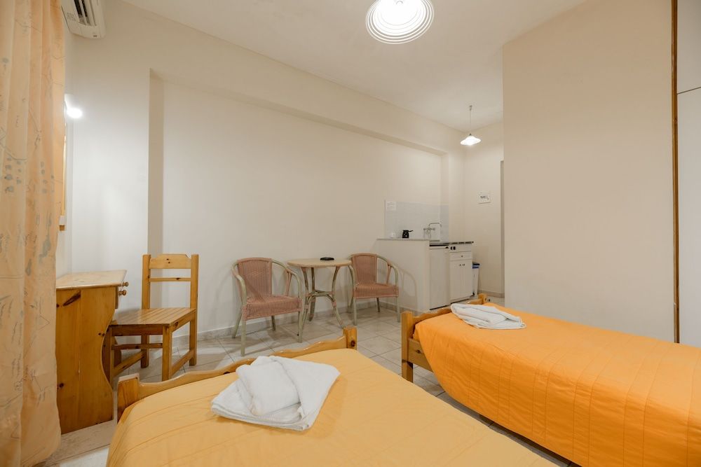 Pink Panther Studios & Apartments 3