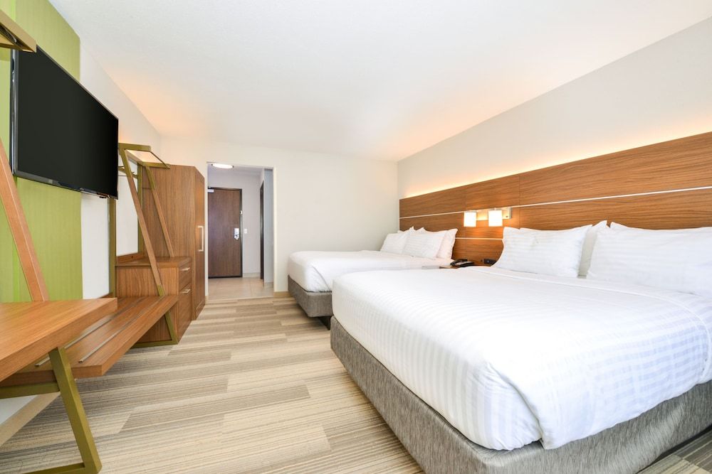Holiday Inn Express & Suites Salem by IHG 2