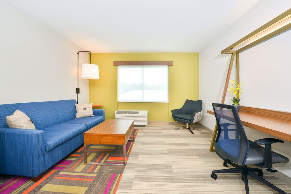 Holiday Inn Express & Suites Salem by IHG 3