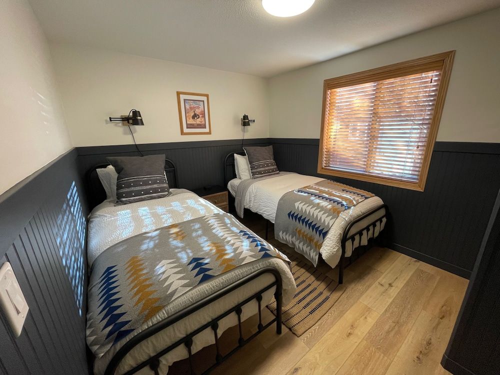 Pinedale Cozy Cabins 3
