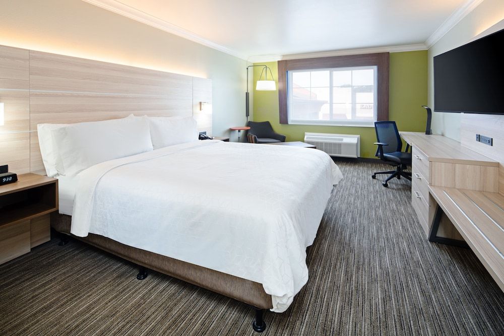 Holiday Inn Express & Suites Watsonville by IHG 3