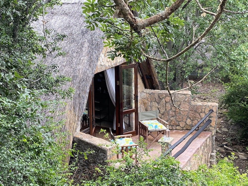 Big Cave Camp - Lodge On The Rocks 2