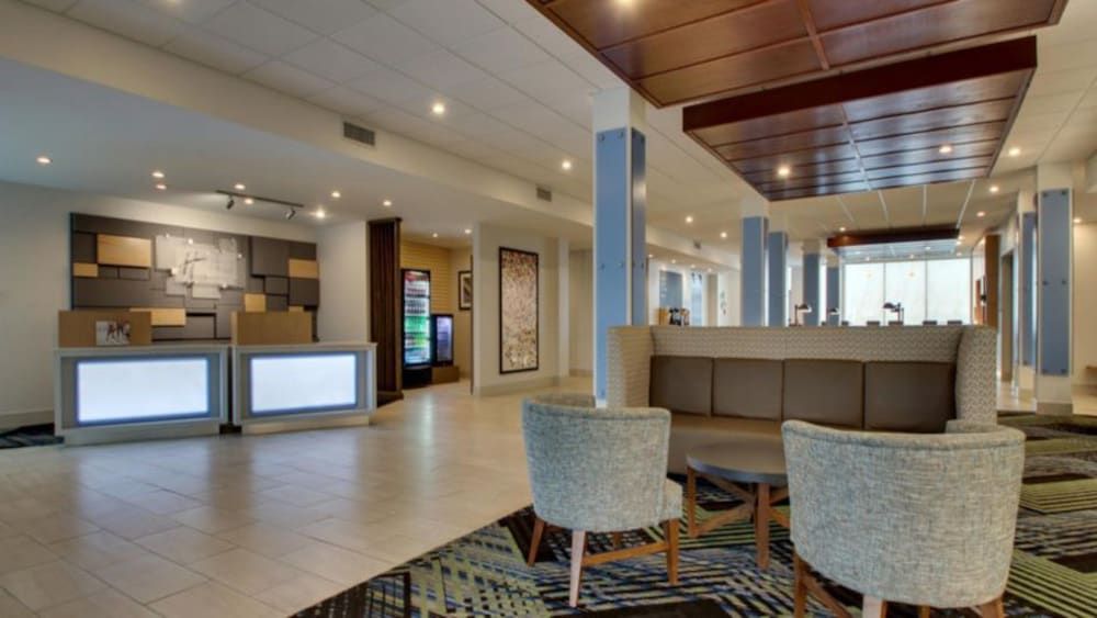 Holiday Inn Express Hotel & Suites Mount Pleasant by IHG 2