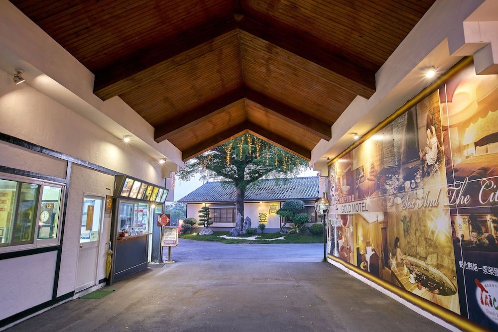 Gold Motel 2