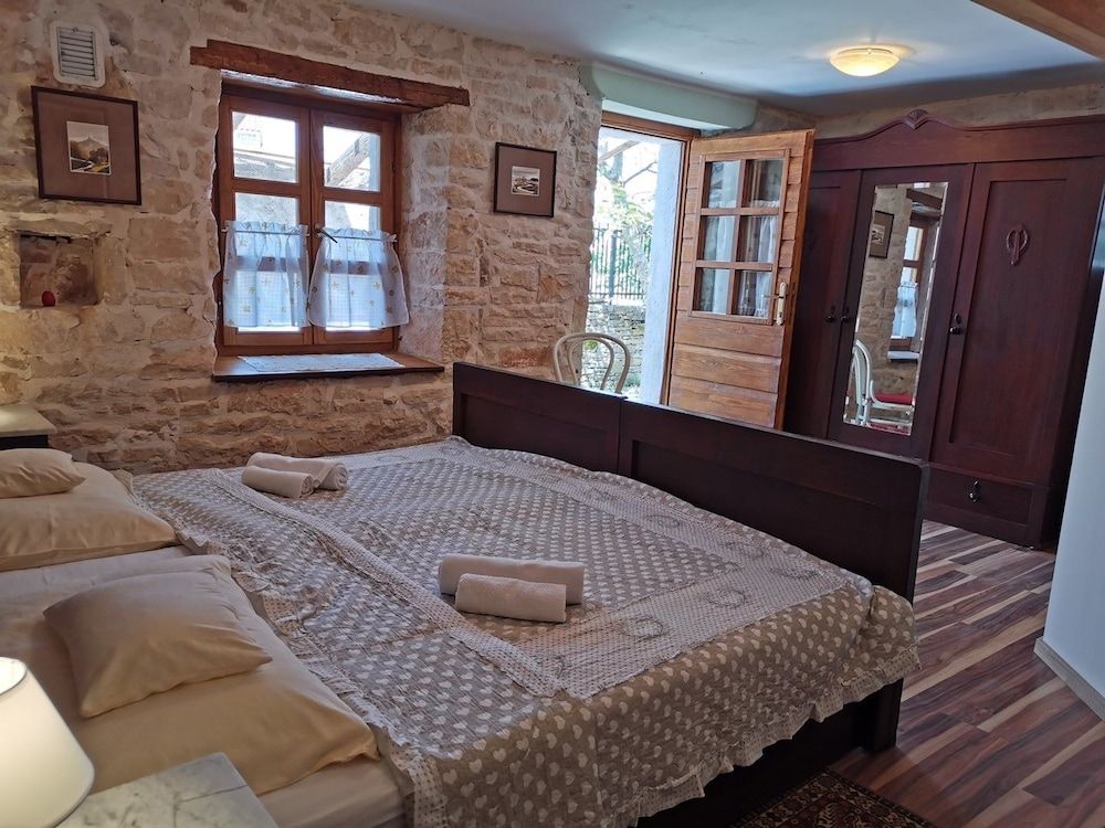 Appartment House Peresiji 2