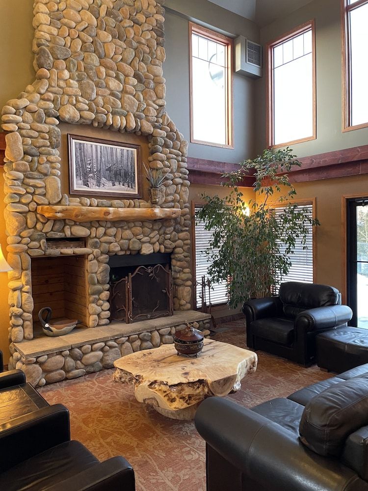 Elkwater Lake Lodge 2