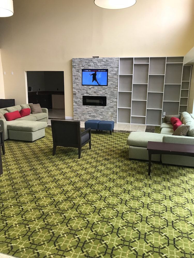Days Inn & Suites by Wyndham Rochester Hills MI 3