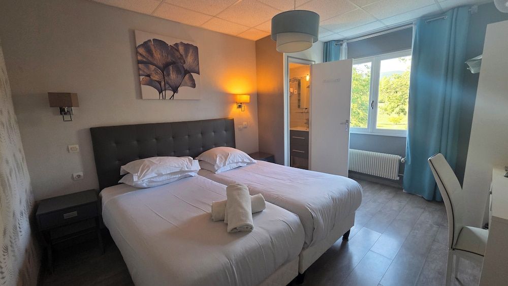 HOTEL RESTAURANT MAS LE CHATELET 3