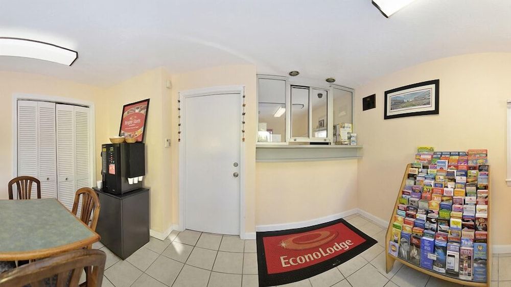 Econo Lodge Sharon - Foxborough 3