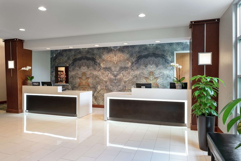 DoubleTree by Hilton San Francisco Airport North Bayfront 3