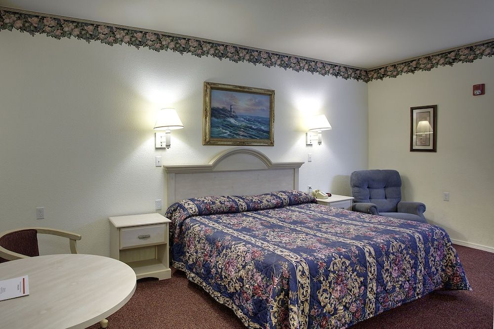 Lighthouse Inn 3