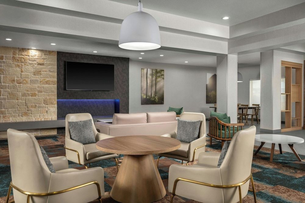 Fairfield Inn & Suites by Marriott Dallas Mansfield 2