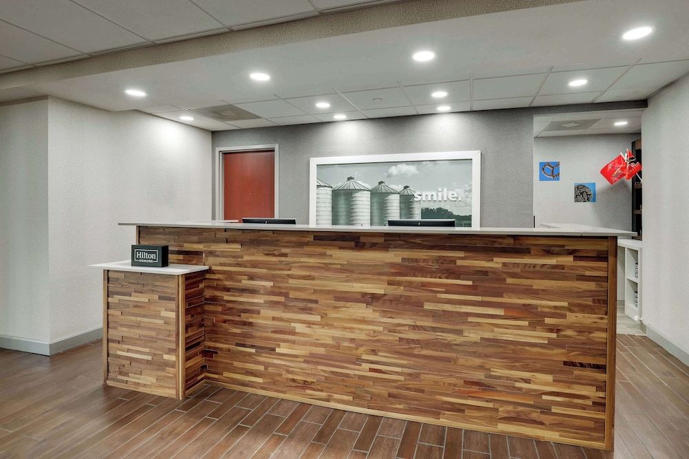 Hampton Inn & Suites St. Louis-Edwardsville 3
