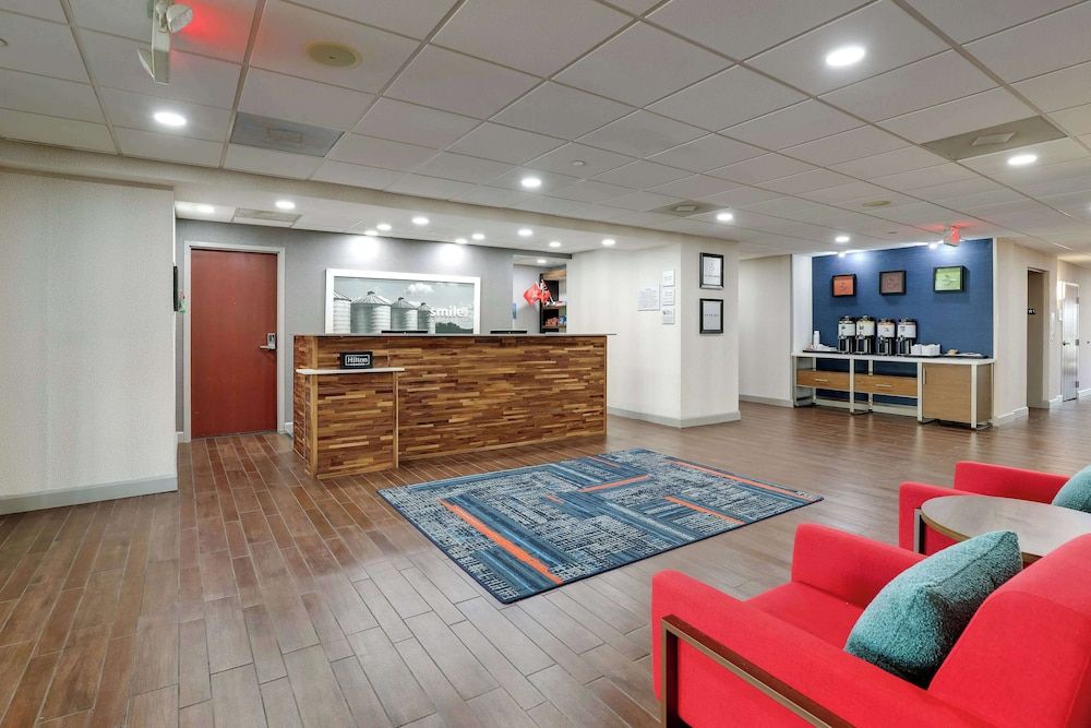 Hampton Inn & Suites St. Louis-Edwardsville 2