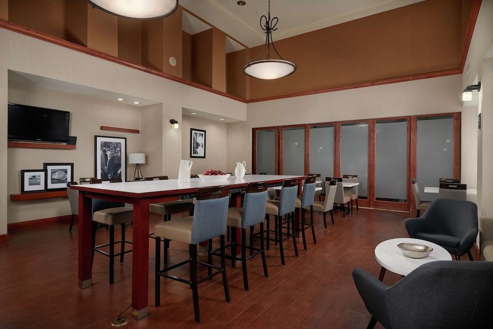 Hampton Inn & Suites Phoenix-Surprise 2