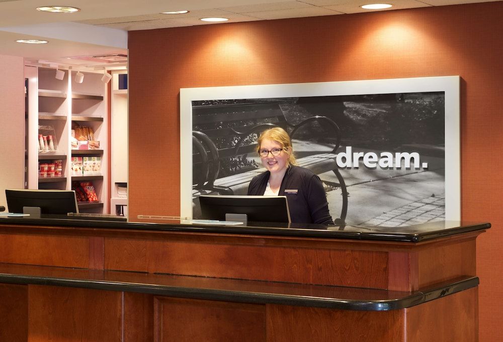 Hampton Inn & Suites Pittsburgh-Meadow Lands 2