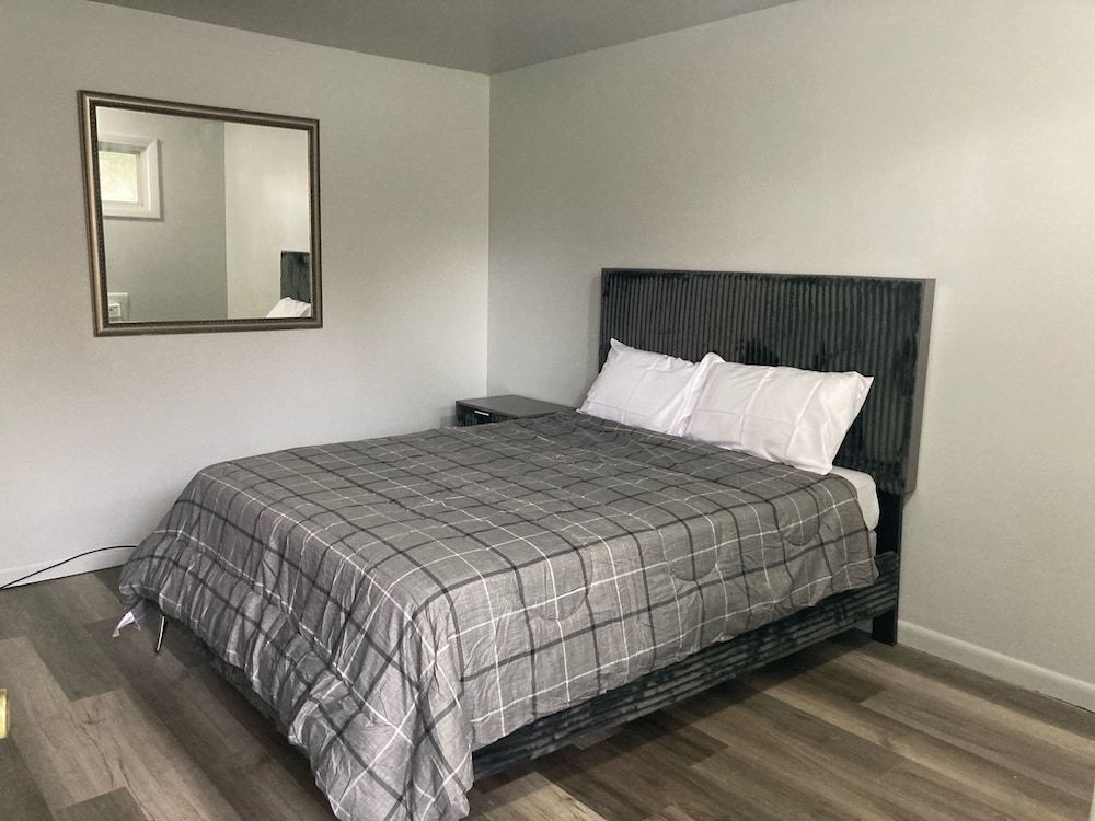 Motel 81 2