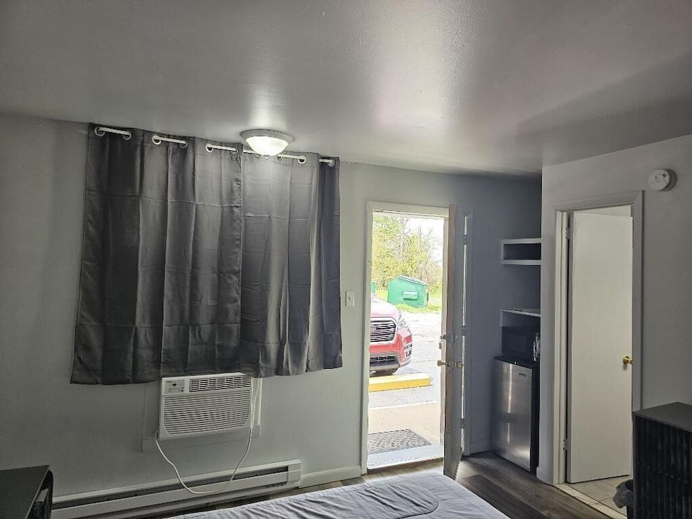 Motel 81 3