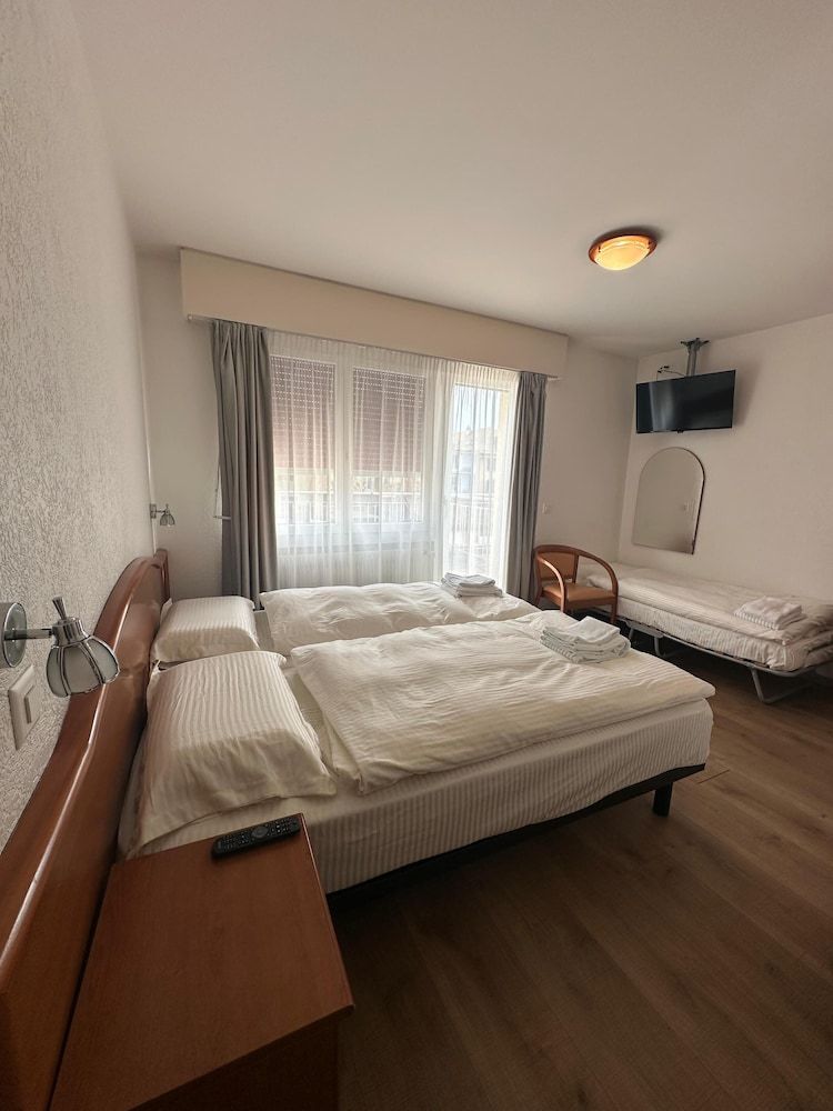 Hôtel du Quai 3 estrellas en Villeneuve