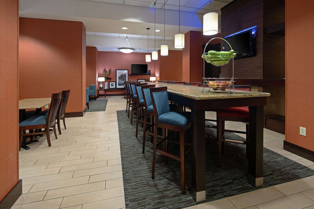 Hampton Inn & Suites Bremerton 3