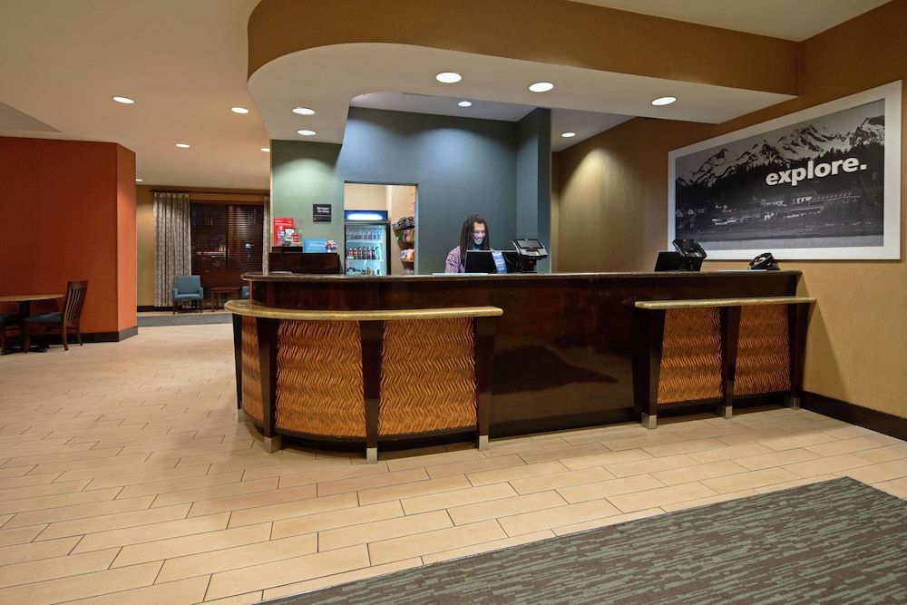 Hampton Inn & Suites Bremerton 2