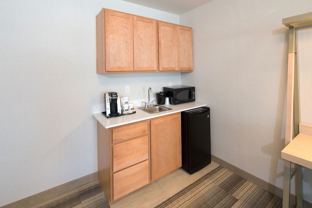 Holiday Inn Express & Suites La Porte by IHG 3