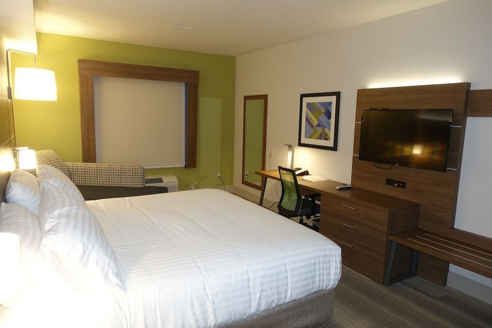 Holiday Inn Express & Suites Brentwood by IHG 3