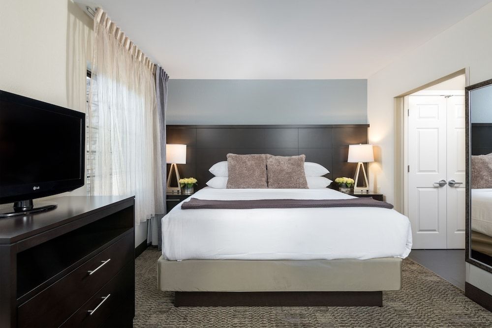 Staybridge Suites Chantilly - Dulles Airport by IHG 2