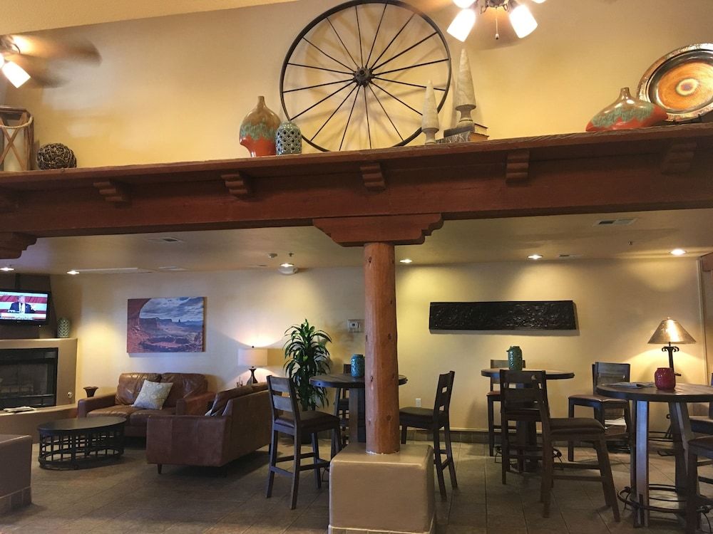 Red Lion Inn & Suites Goodyear Phoenix 2