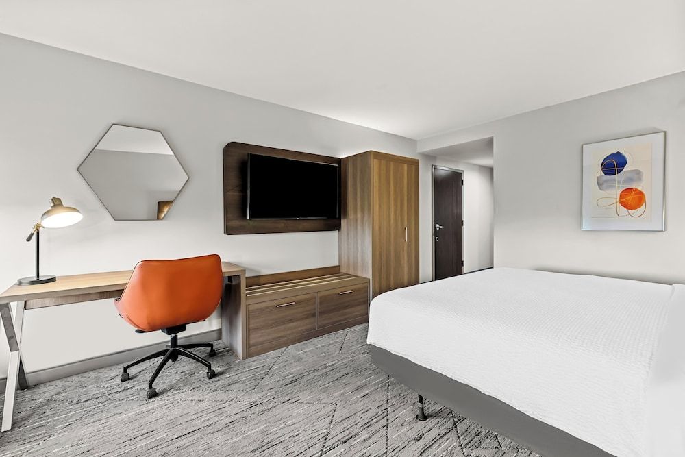 Holiday Inn Express Nashville-Hendersonville by IHG 2
