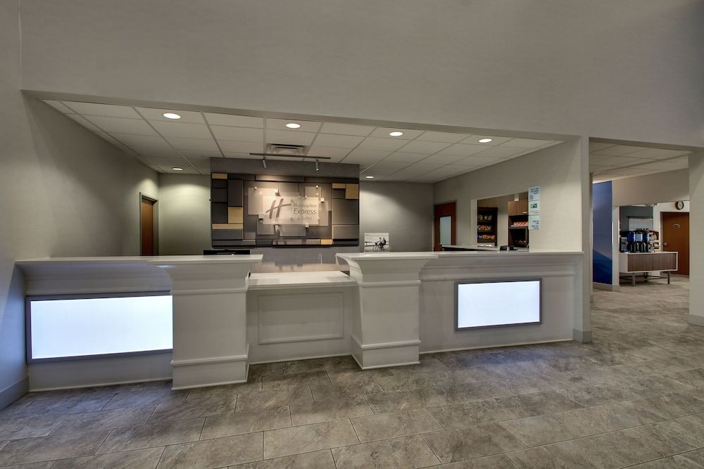 Holiday Inn Express & Suites Waukegan by IHG 3