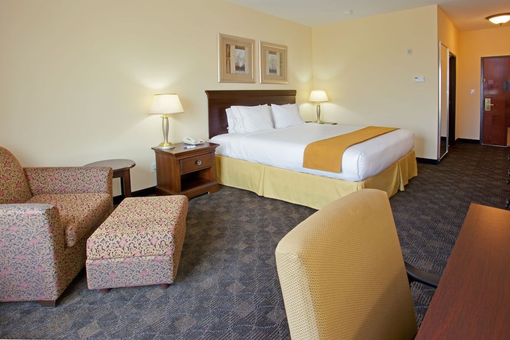 Holiday Inn Express Hotel & Suites Pearland by IHG 2